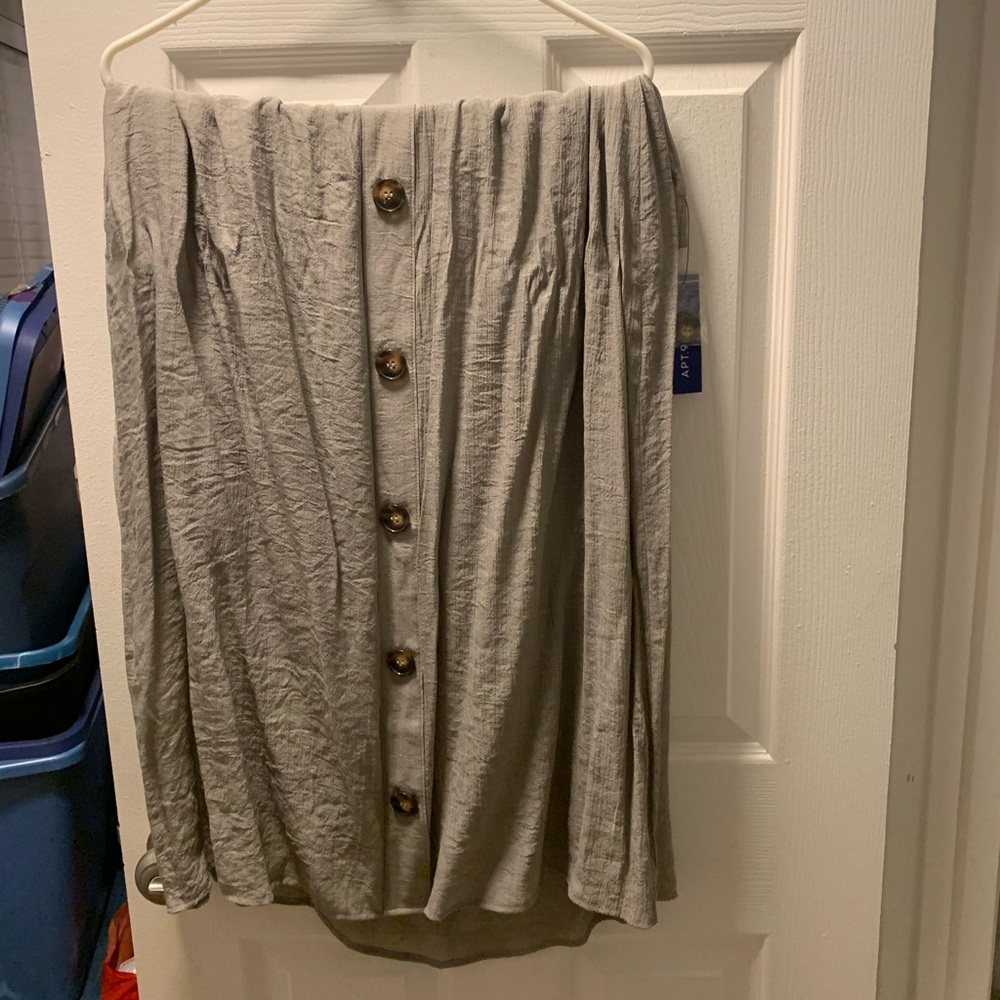 Buttons down midi skirt